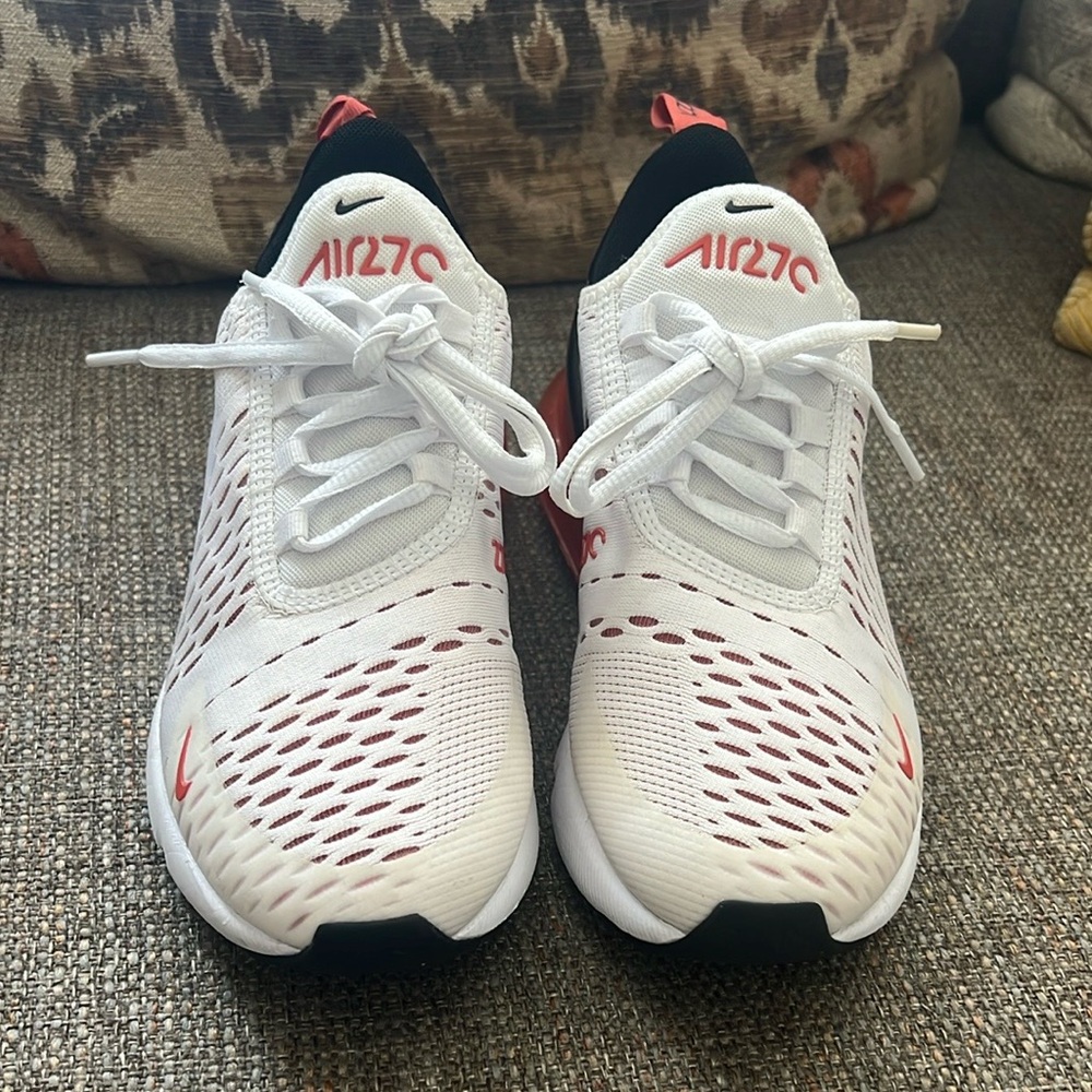 Pre owned Nike Air Max 270